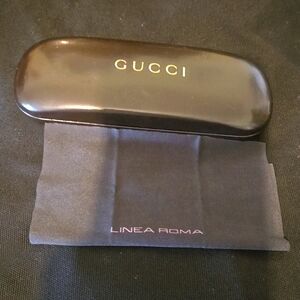 Gucci glasses hard case with wipe